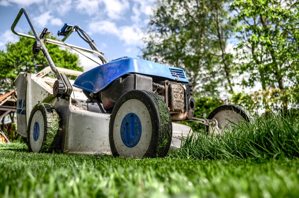 lawnmower-384589_960_720